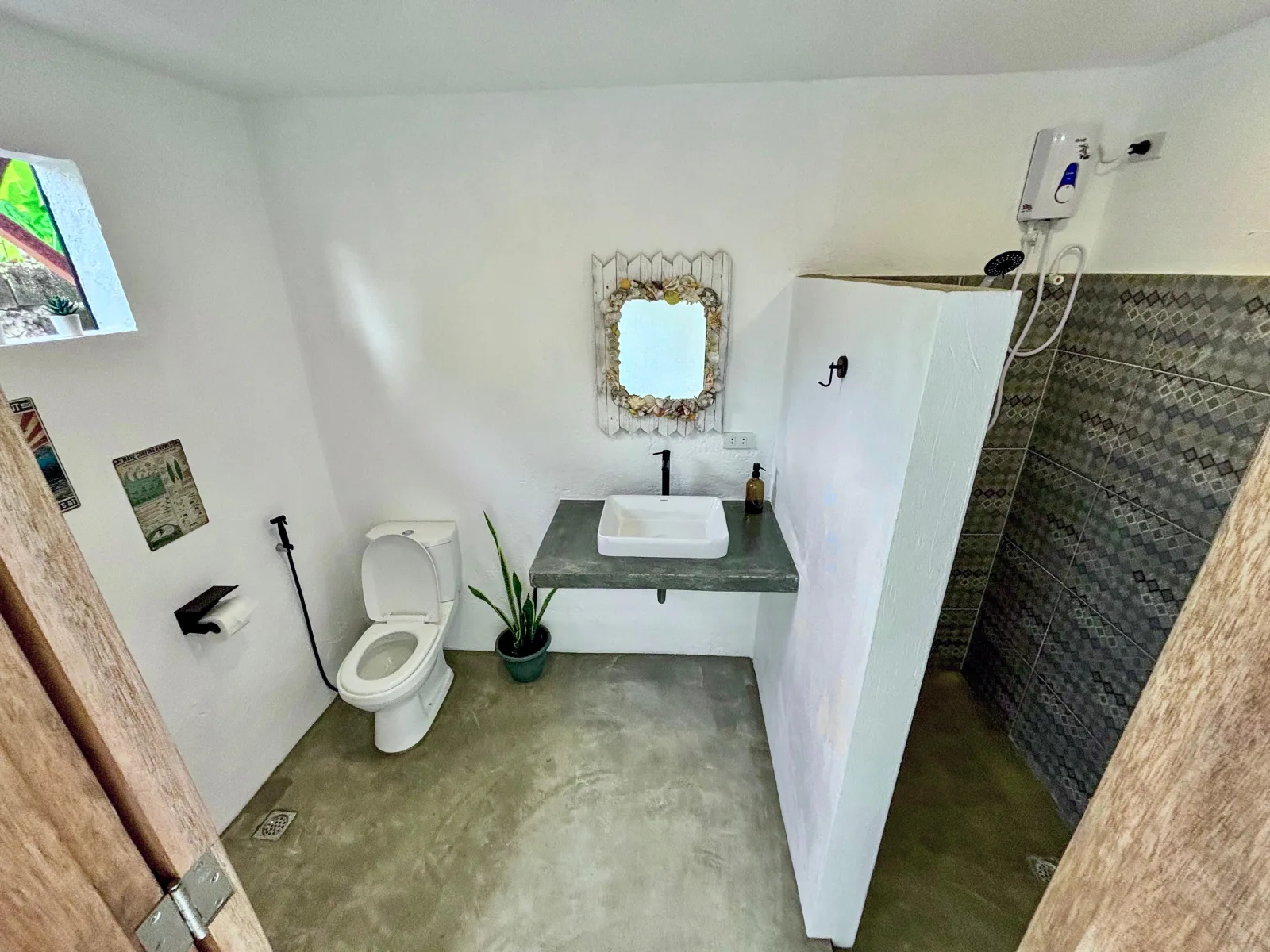 Bathroom seashell mirror