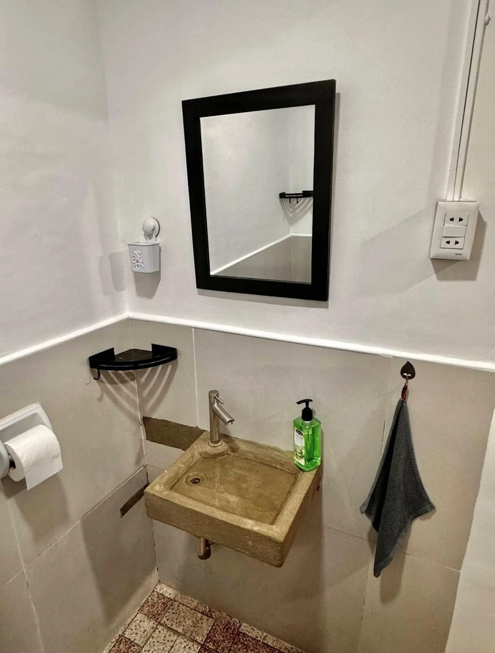 Bathroom sink
